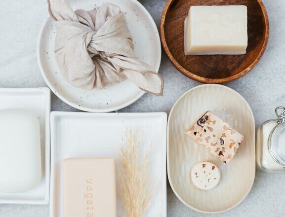 How To Make Beeswax Wrap For A Low-Waste Kitchen!