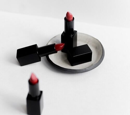 10 Natural Lipsticks For The Perfect Pop Of Color