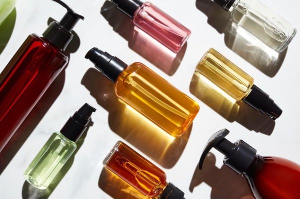 8 Places To Sell Your Used Clothing & Accessories Online!