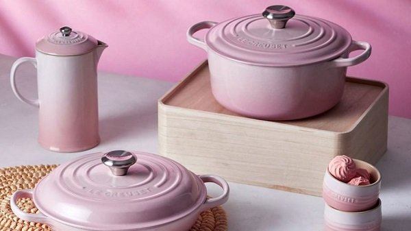 Le Creuset lovers – the Cyber Monday sale is here and we’re obsessed!