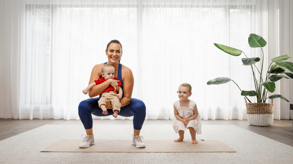 This is one of the best postpartum workouts to strengthen your core and pelvic floor, shares a top PT!