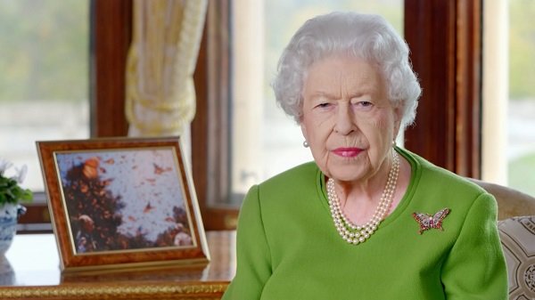 Was the Queen sending a hopeful message with her latest outfit?
