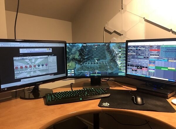 Know How to Connect 3 Monitors to a Computer?